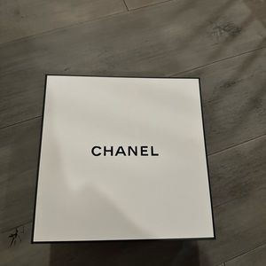 Chanel box & gift wrap